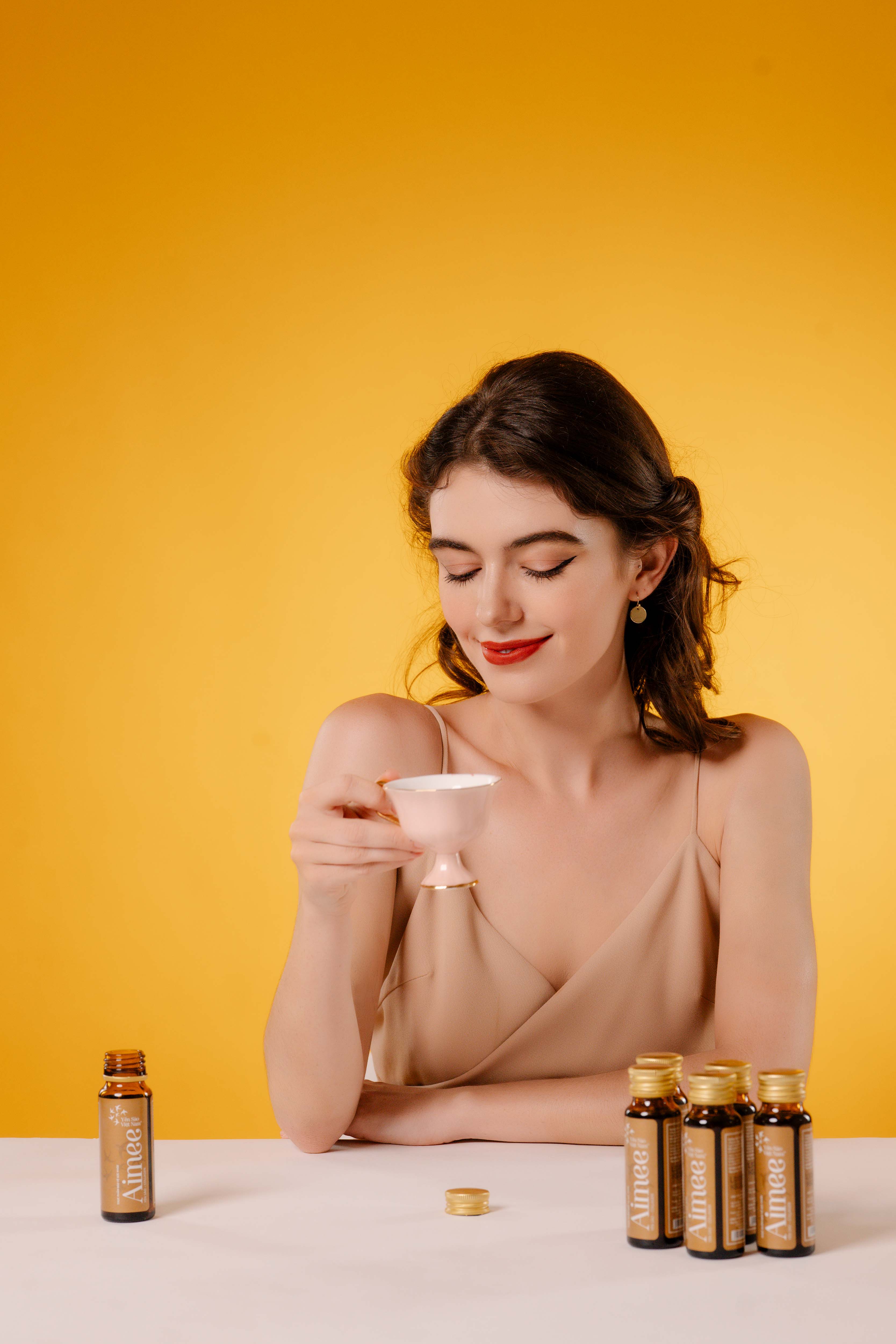 Yến Tươi Collagen Aimee – Sự Kết Hợp Hoàn Hảo Từ Sợi Yến Tươi Thượng Hạng Và Tinh Chất Collagen Quý Hiếm Từ Vùng Biển Ý